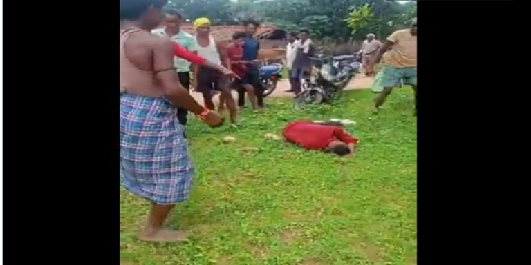 CG: बकरी चोर के शक में दो लड़कों की बेदम पिटाई, वीडियो वायरल