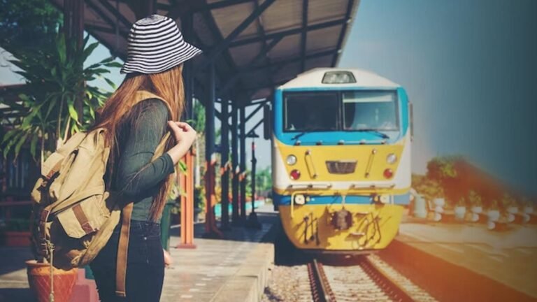 Women Travel Safety Tips: महिलाओं के लिए रेल यात्रा सुरक्षा टिप्स, यात्रा का आनंद लें, सुरक्षा को न भूलें