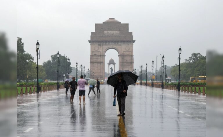 Weather Update: अभी बारिश से राहत नहीं, यूपी-बिहार समेत 12 राज्यों में तूफान का अलर्ट; दिल्ली में फिर छाया कोहरा