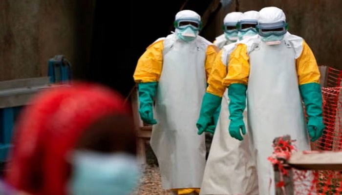 अफ्रीका में फिर फैला Ebola Virus! जानिए कितनी खतरनाक है ये बीमारी और क्या हैं इसके शुरुआती लक्षण
