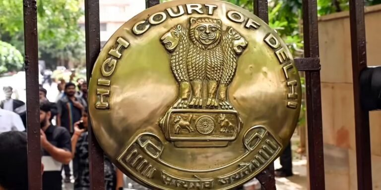 दिल्ली हाई कोर्ट का बड़ा आदेश: निजी स्कूल शिक्षकों को भी मिलेगा चाइल्ड केयर लीव का लाभ