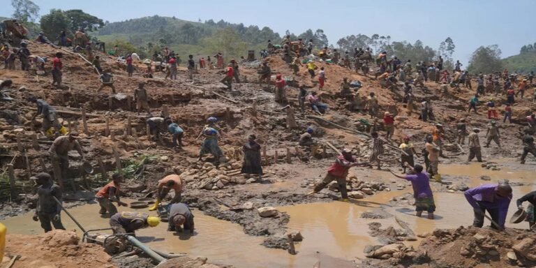 Gold Mine Collapse in CAR: खुदाई के दौरान धंसी सोने की खदान, 30 मजदूरों की मौके पर मौत; कई अब भी फंसे