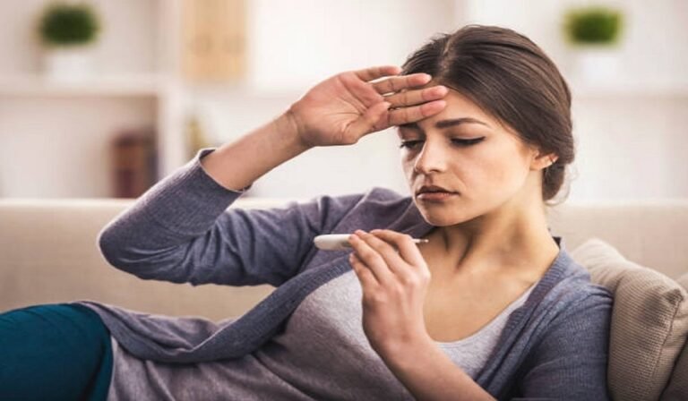 Monsoon Health Alert: बुखार में पेनकिलर खाने की आदत पड़ सकती है महंगी, जानें कैसे किडनी पर पड़ता है असर